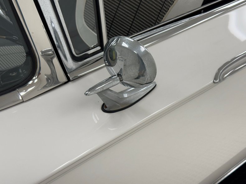 Chevrolet-Impala-1960-Ermine-White-Black-22