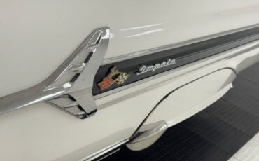 Chevrolet-Impala-1960-Ermine-White-Black-24