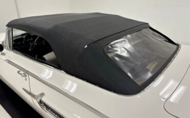 Chevrolet-Impala-1960-Ermine-White-Black-25