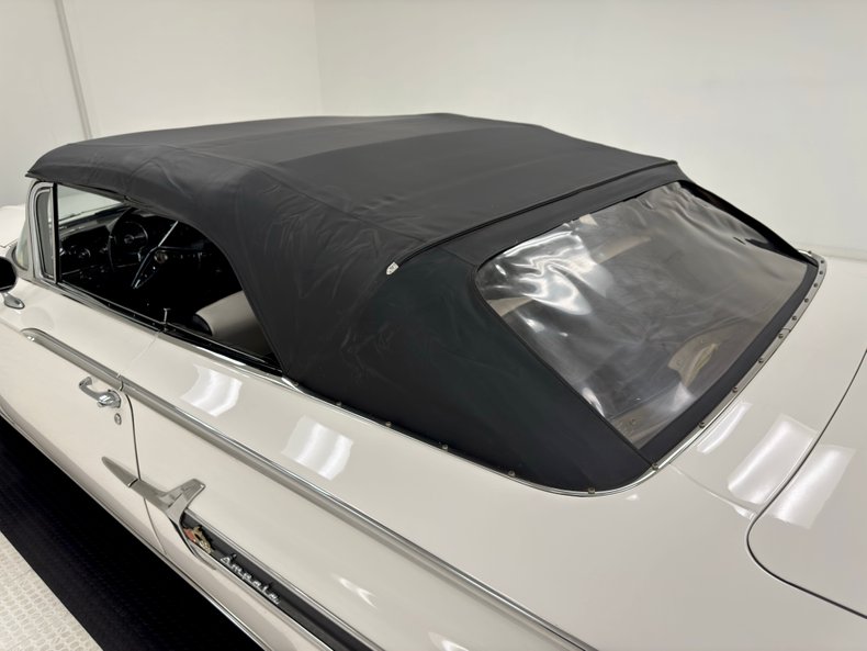 Chevrolet-Impala-1960-Ermine-White-Black-25