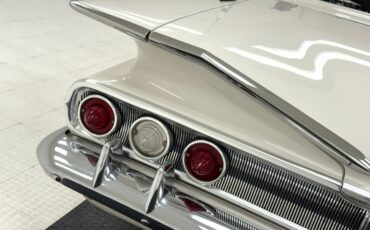 Chevrolet-Impala-1960-Ermine-White-Black-26