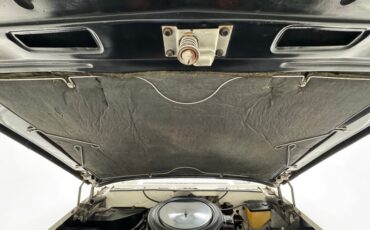 Chevrolet-Impala-1960-Ermine-White-Black-29
