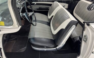 Chevrolet-Impala-1960-Ermine-White-Black-39