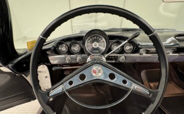 Chevrolet-Impala-1960-Ermine-White-Black-48