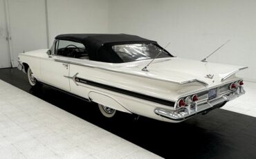 Chevrolet-Impala-1960-Ermine-White-Black-9