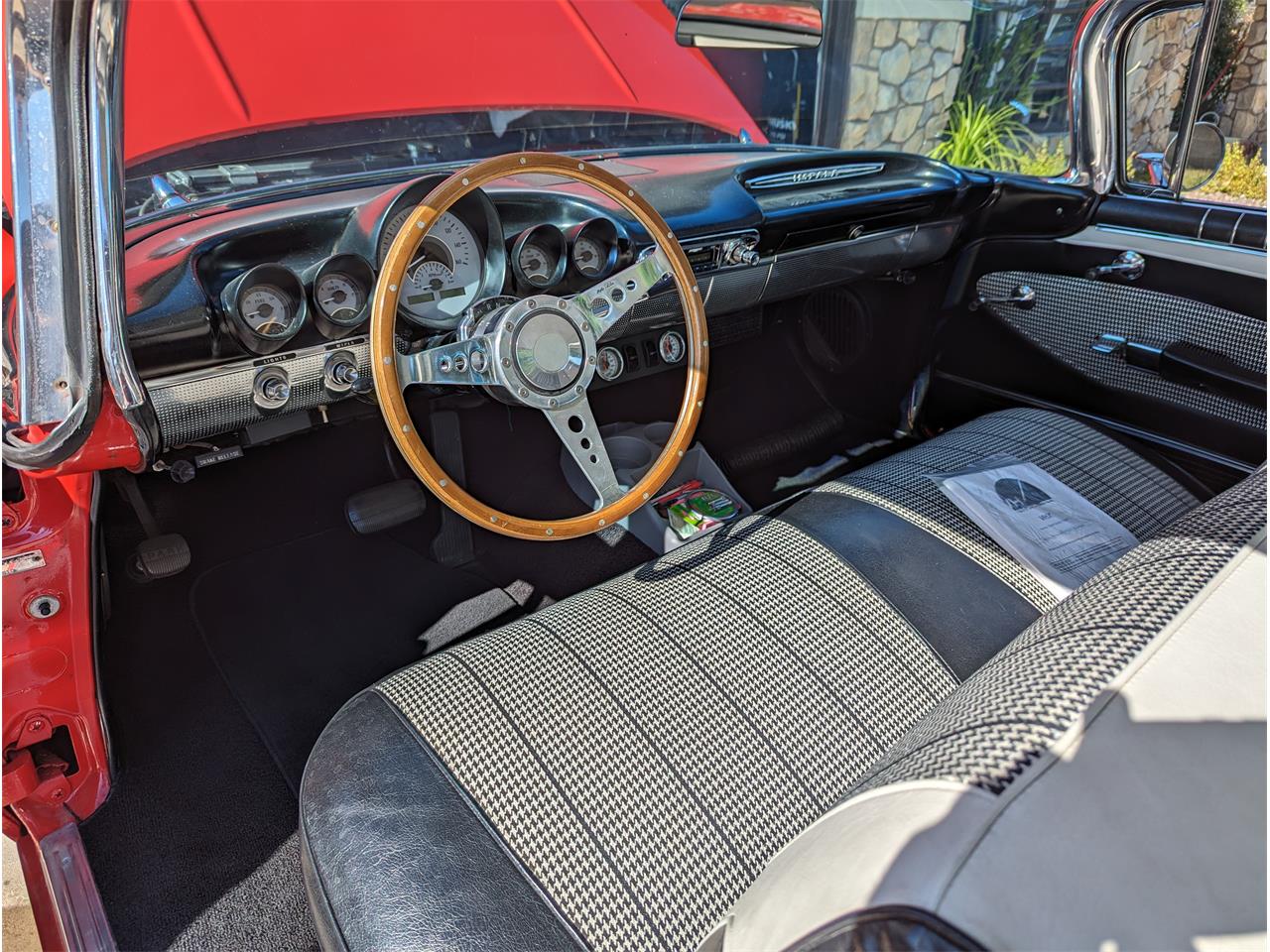 Chevrolet-Impala-1960-Red-BlackWhite-9