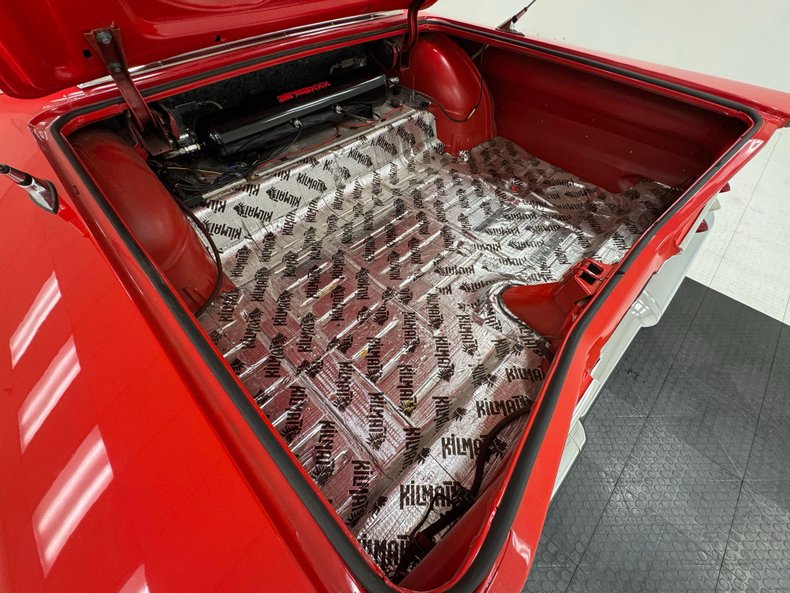 Chevrolet-Impala-1960-Roman-Red-Red-Houndstooth-26