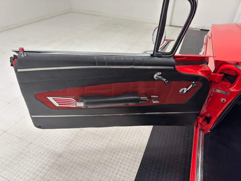 Chevrolet-Impala-1960-Roman-Red-Red-Houndstooth-29
