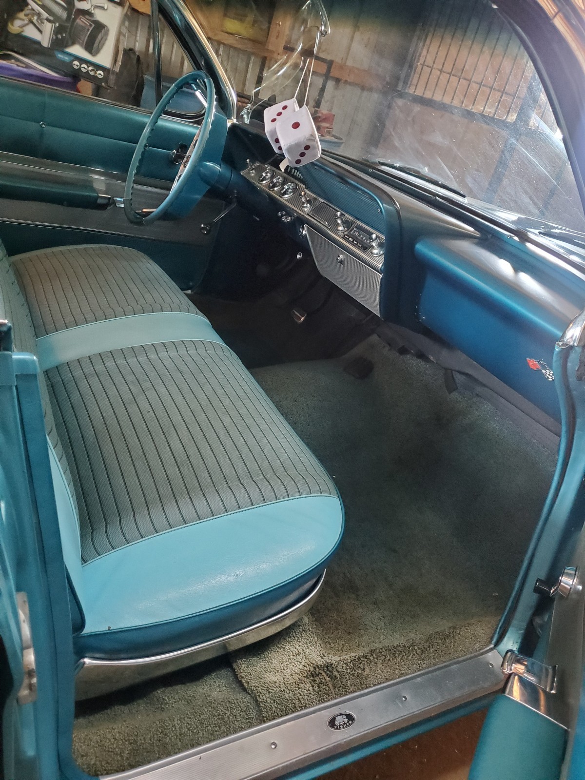 Chevrolet-Impala-1961-16