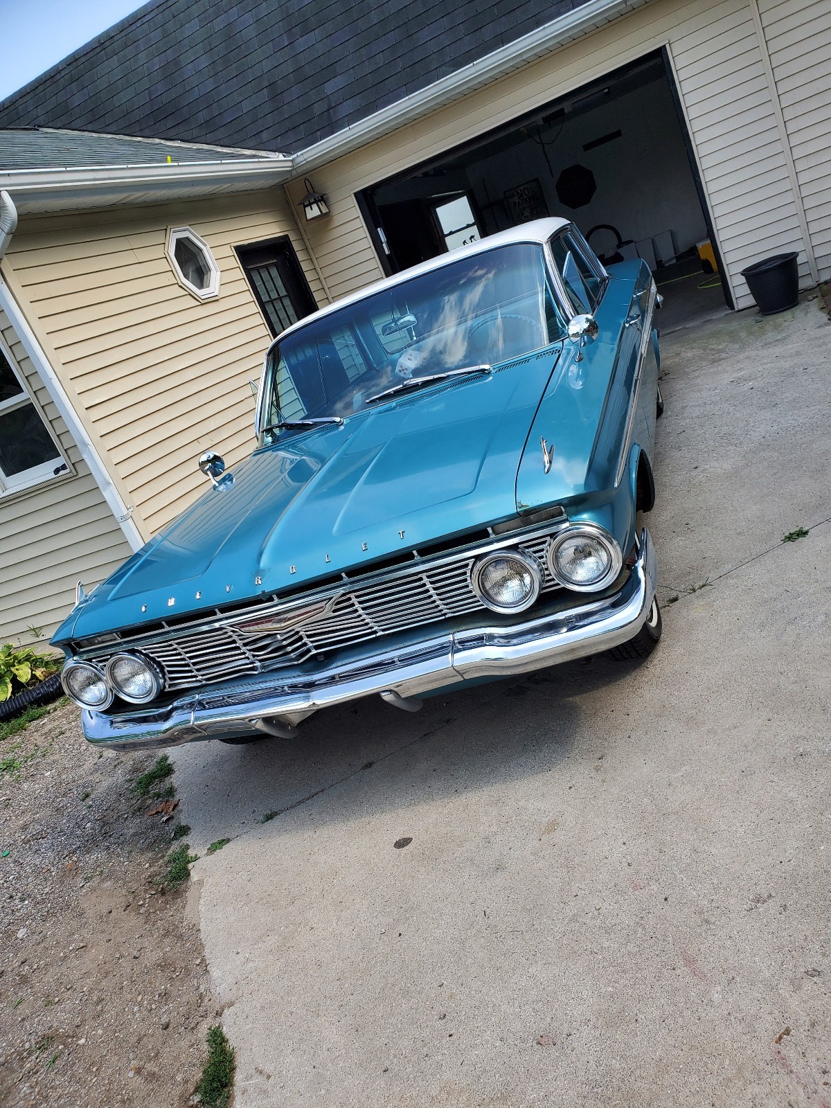 Chevrolet-Impala-1961-2
