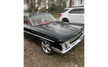 Chevrolet-Impala-1961-Black-Red-2
