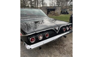 Chevrolet-Impala-1961-Black-Red-3