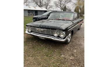 Chevrolet-Impala-1961-Black-Red