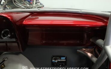 Chevrolet-Impala-1961-Candy-Apple-Red-Meta-Light-Gray-48