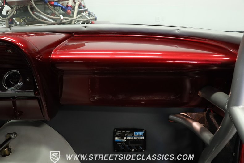 Chevrolet-Impala-1961-Candy-Apple-Red-Meta-Light-Gray-48