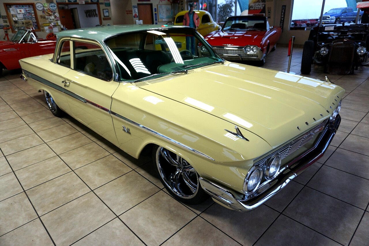 Chevrolet-Impala-1961-Classic-Car-11