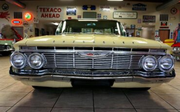 Chevrolet-Impala-1961-Classic-Car-12