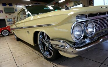 Chevrolet-Impala-1961-Classic-Car-14