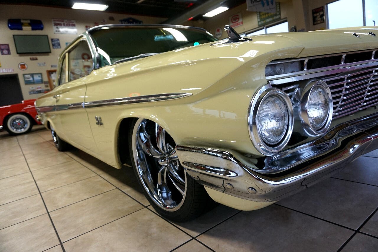 Chevrolet-Impala-1961-Classic-Car-14