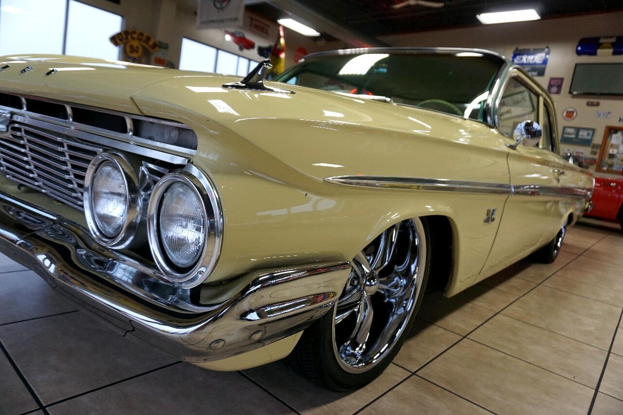 Chevrolet-Impala-1961-Classic-Car-15