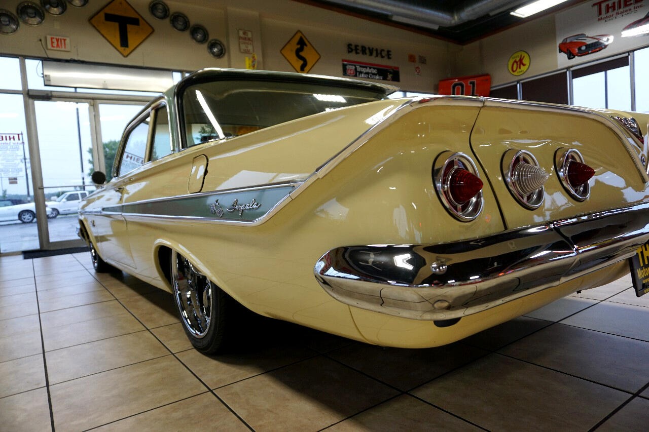 Chevrolet-Impala-1961-Classic-Car-16