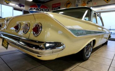 Chevrolet-Impala-1961-Classic-Car-17