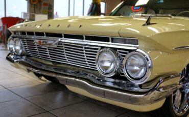 Chevrolet-Impala-1961-Classic-Car-18