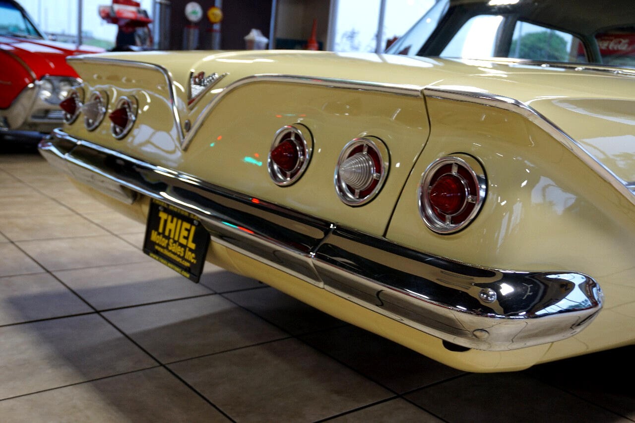 Chevrolet-Impala-1961-Classic-Car-19