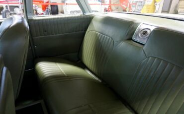 Chevrolet-Impala-1961-Classic-Car-22