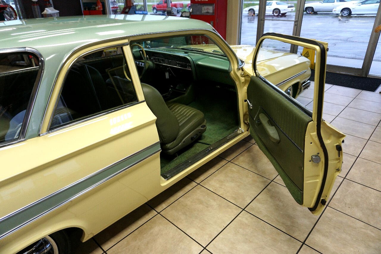 Chevrolet-Impala-1961-Classic-Car-23