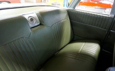 Chevrolet-Impala-1961-Classic-Car-25
