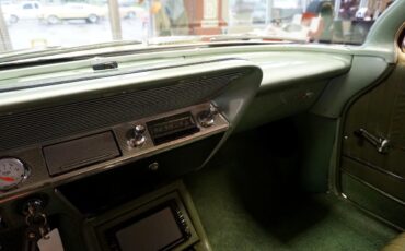 Chevrolet-Impala-1961-Classic-Car-27