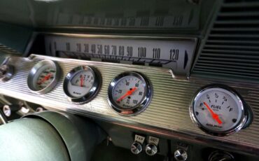 Chevrolet-Impala-1961-Classic-Car-28