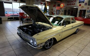 Chevrolet-Impala-1961-Classic-Car-30
