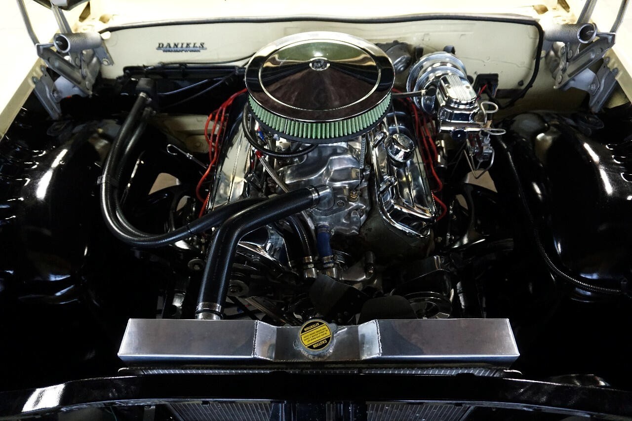 Chevrolet-Impala-1961-Classic-Car-32