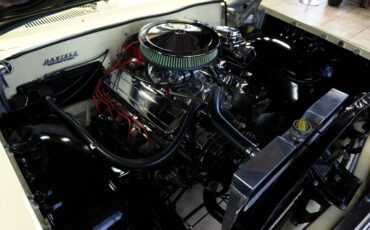 Chevrolet-Impala-1961-Classic-Car-33