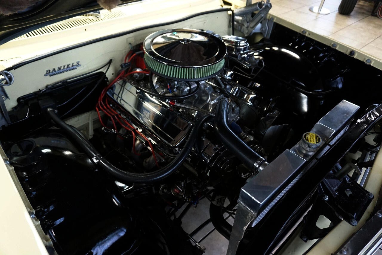 Chevrolet-Impala-1961-Classic-Car-33