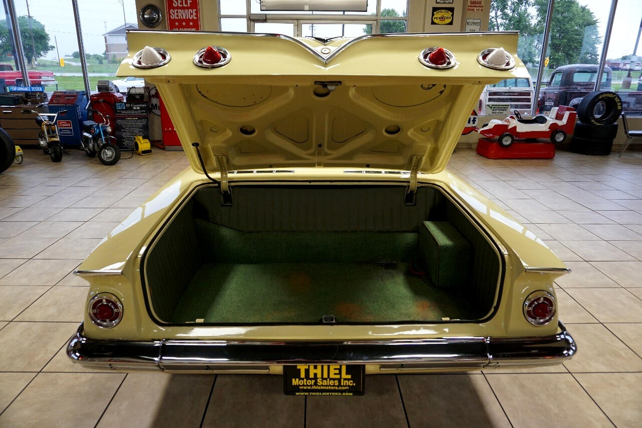 Chevrolet-Impala-1961-Classic-Car-34