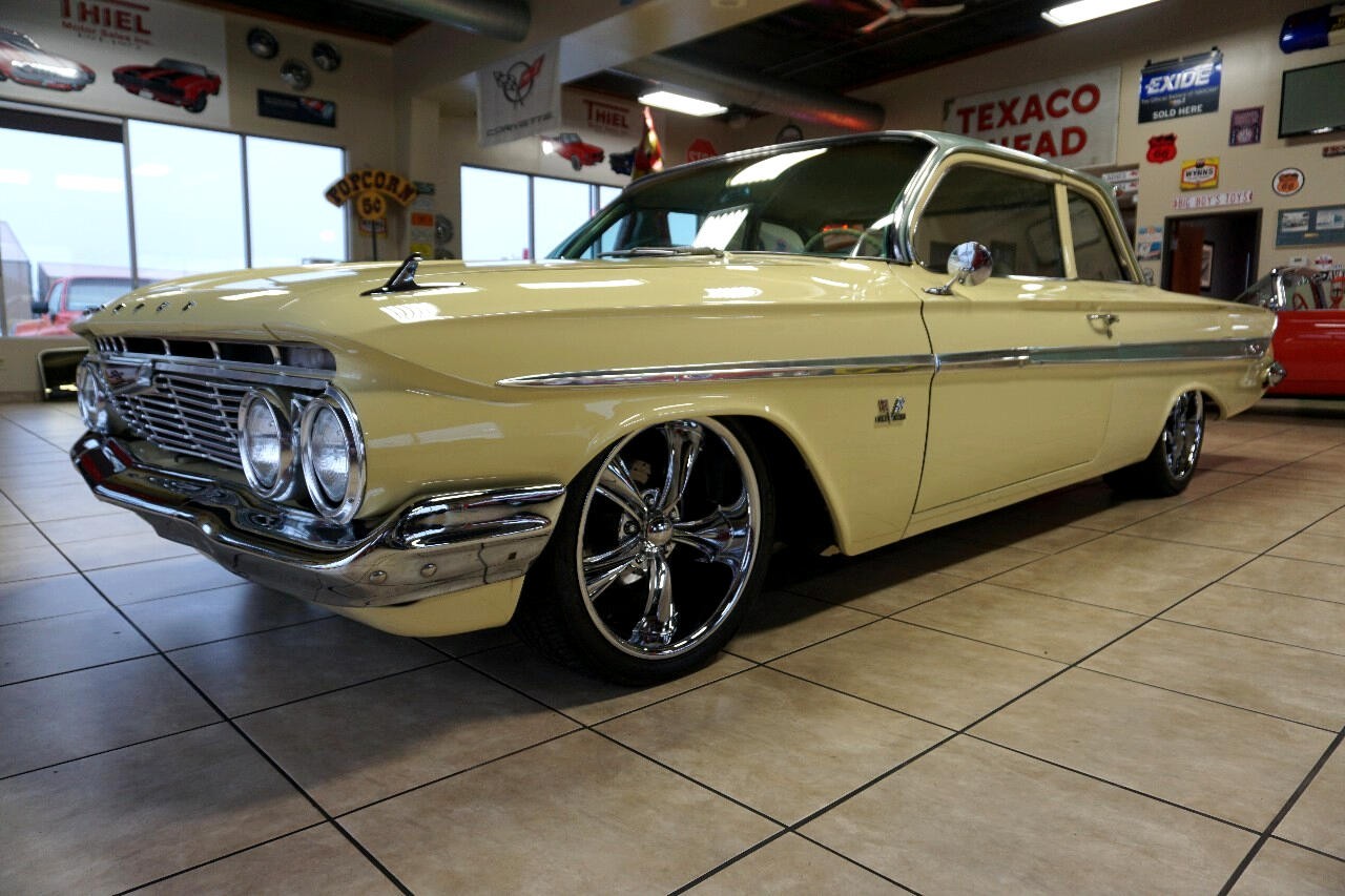 Chevrolet-Impala-1961-Classic-Car-37