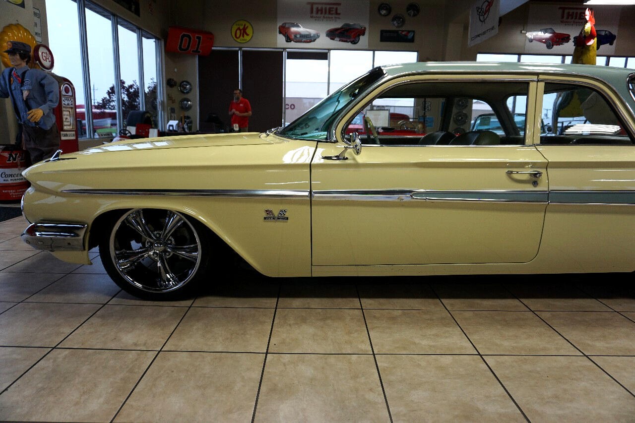 Chevrolet-Impala-1961-Classic-Car-38