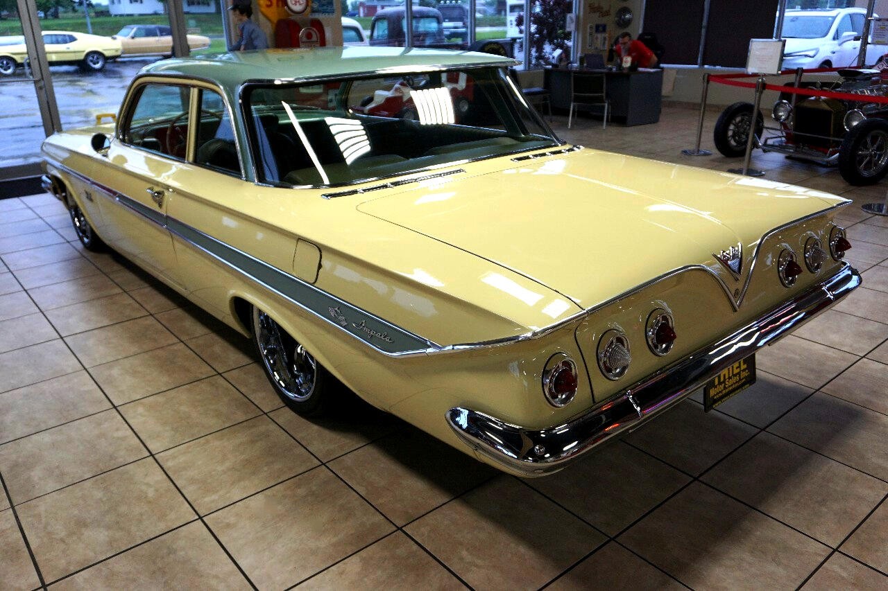 Chevrolet-Impala-1961-Classic-Car-5
