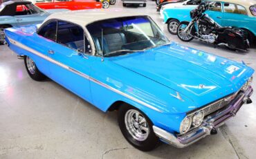 Chevrolet-Impala-1961-Coupe-1