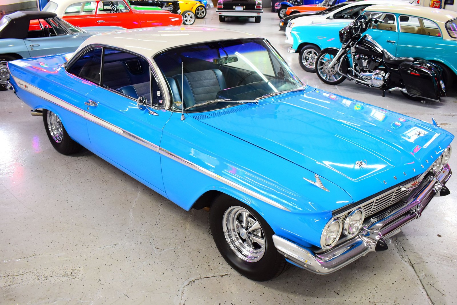 Chevrolet-Impala-1961-Coupe-1