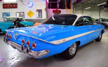 Chevrolet-Impala-1961-Coupe-10
