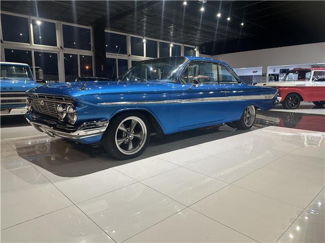 Chevrolet-Impala-1961-Coupe-2