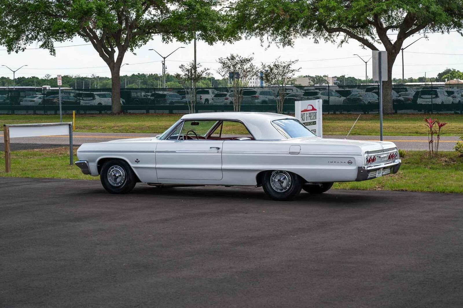 Chevrolet-Impala-1964-2-Door-21