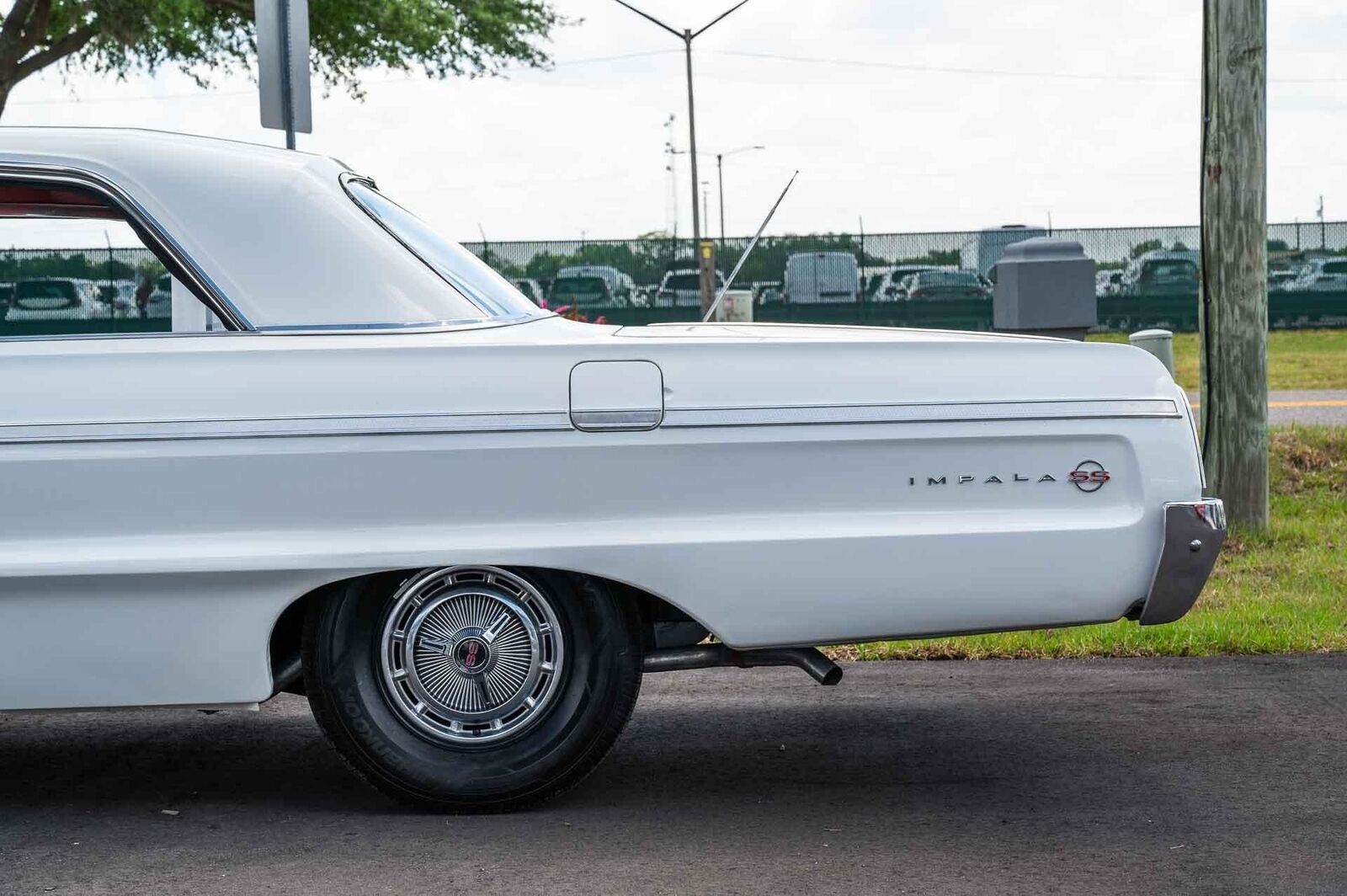 Chevrolet-Impala-1964-2-Door-25