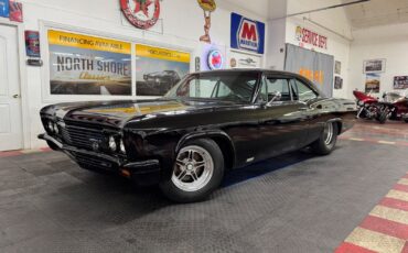Chevrolet-Impala-1966-2-Door-1