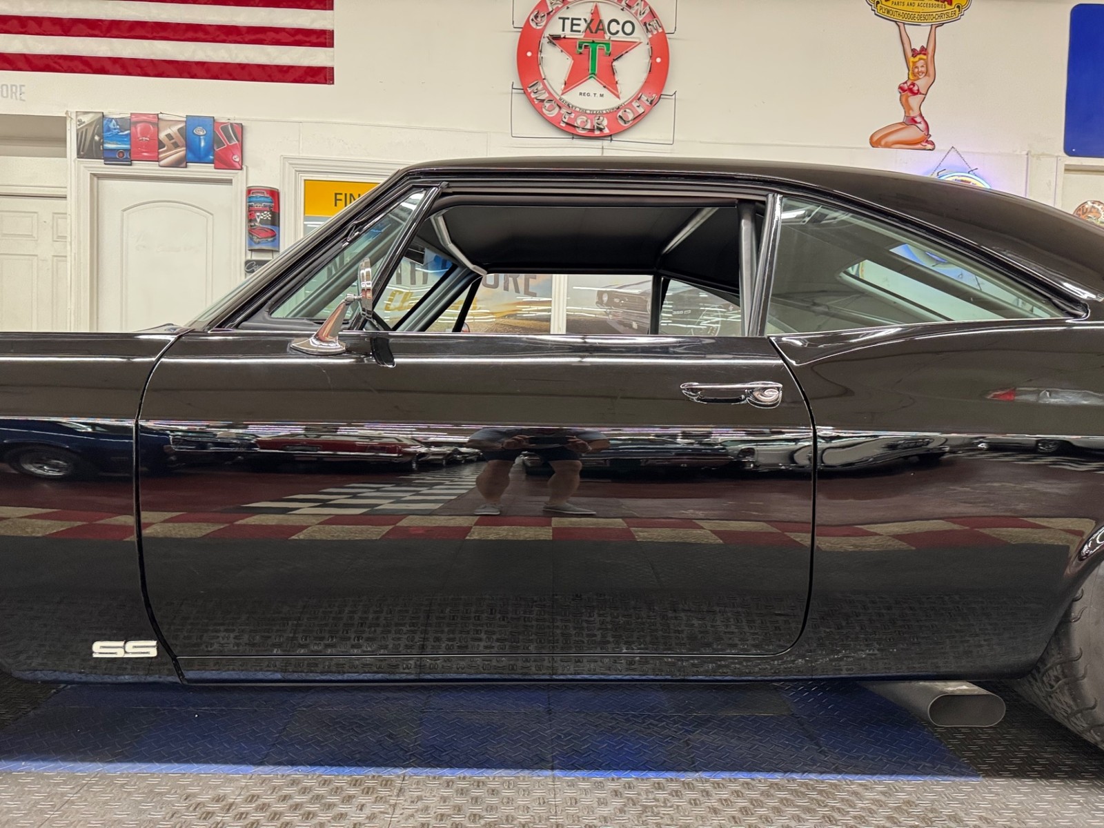 Chevrolet-Impala-1966-2-Door-23