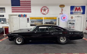 Chevrolet-Impala-1966-2-Door-3
